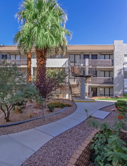 a courtyard with palm trees in the center of an apartment building at Evoq Apartment Homes, Las Vegas Nevada