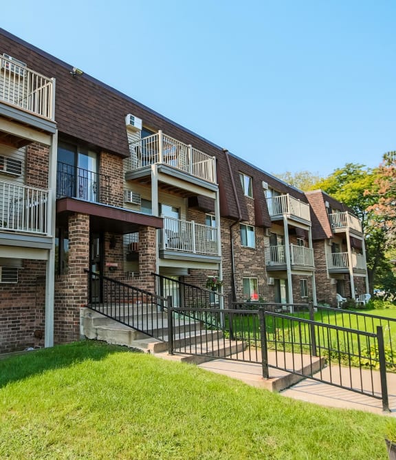Coon Rapids, MN Parkview Estates |our apartments have a spacious courtyard with green grass
