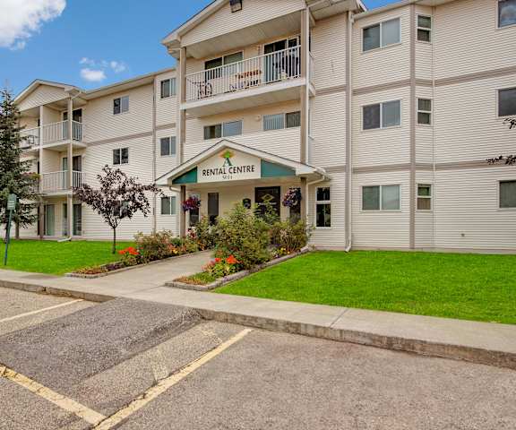 Front entrance of the rental centre at Birch Terrace Apartment Homes. 