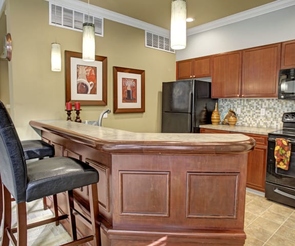 Aspen Creek Resident Lounge Kitchen Apartments in Kirkland, WA