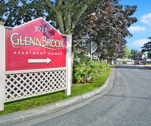 Glennbrook Exterior Apartments in Lynnwood, WA