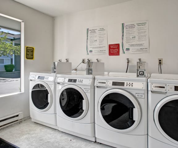 Lake Park Laundry Apartments in Everett, WA