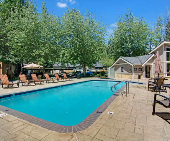 The Cove Sparkling Pool Apartments in Federal Way, WA