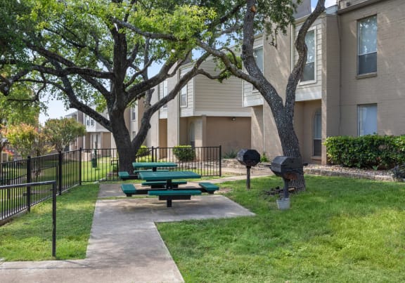 Picnic Area at Chevy Chase in Austin, 78752