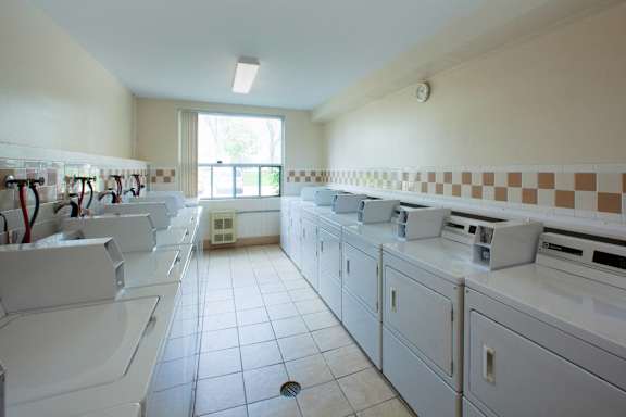 A laundry room with washers and dryers.