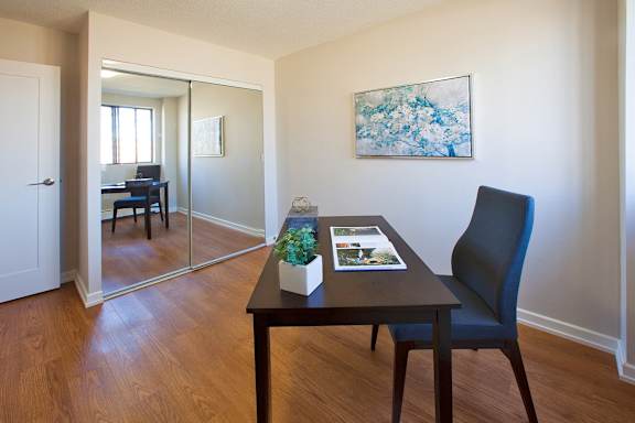 a dining room with a table and a mirror in a apartment