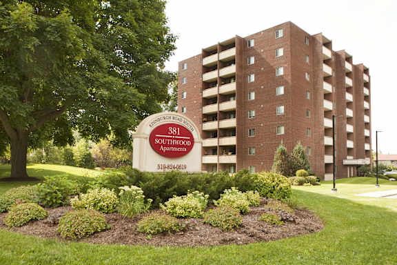 the building in which the hotel is located