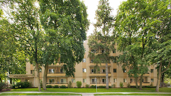 the building where the hotel is located