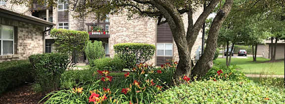Outdoor courtyard at TLC Grand Apartments, Deerfield, IL 60015
