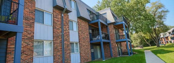 Coon Rapids, MN Robinwood |our apartments are located in the heart of the community