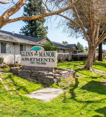 Glenn Manor sign