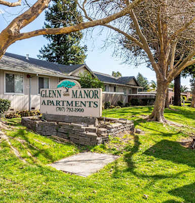 Glenn Manor sign