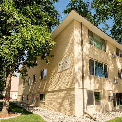 Islander Apartments | Fargo, ND