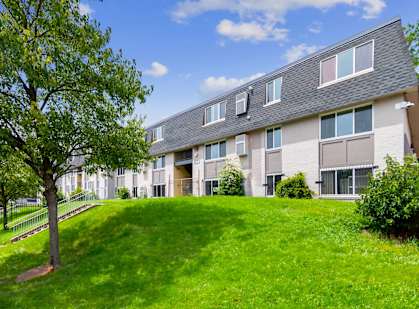 the outlook of the apartments at the preserve at ballantyne commons