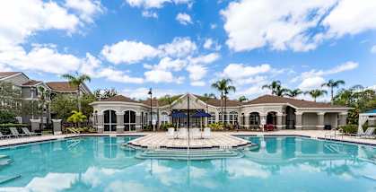 A large swimming pool with a fountain in the middle of it.