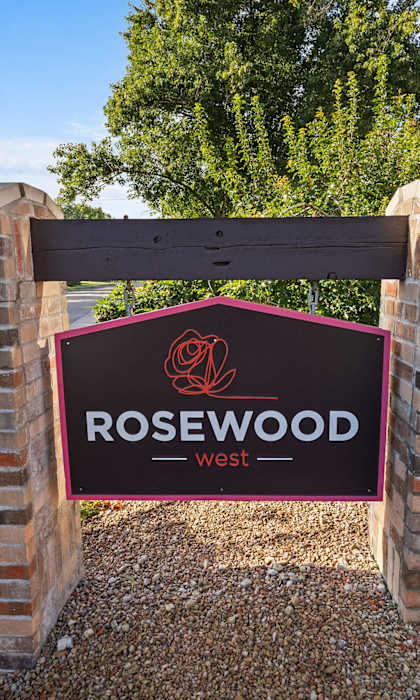 a sign at the entrance to rosewood sign