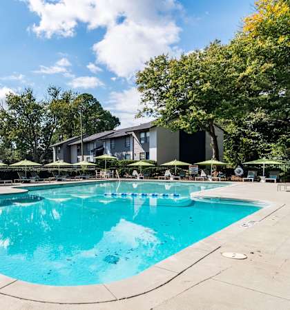 a swimming pool with umbrellas in front of a hotel at Glen Hollow, Decatur, 30034