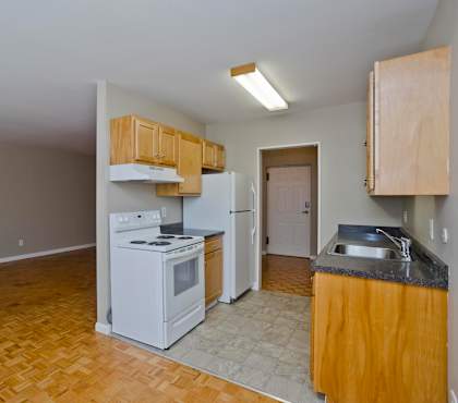 a kitchen with a stove and a refrigerator and a sink at Park Edge, Massachusetts, 13502