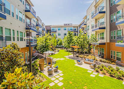 Community Courtyard at South Side Flats in Dallas, TX