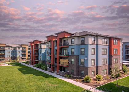 exterior view of the flats at big tex apartments in san antonio, tx