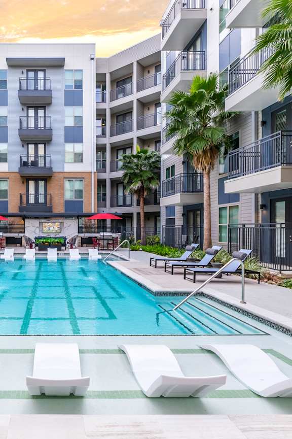 Pool at Heights at 1520 Apartments in Houston TX