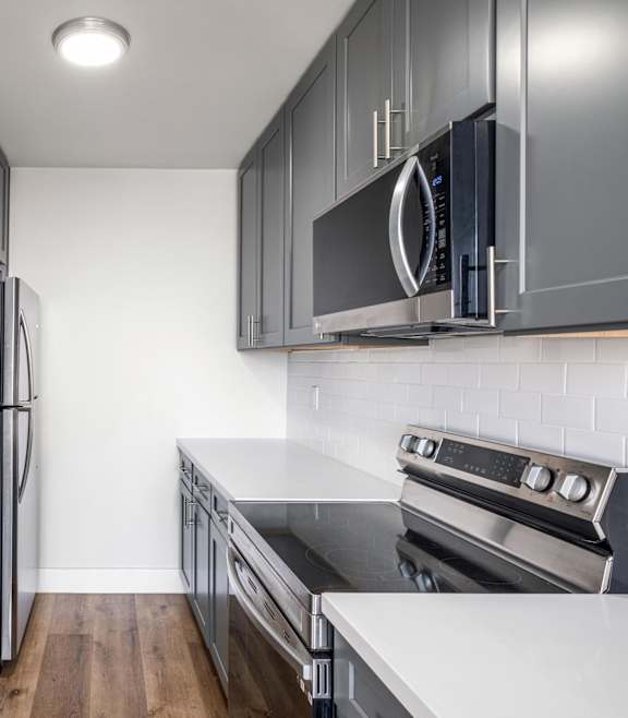 Kitchen Menlo Terrace Apartments, Los Angeles