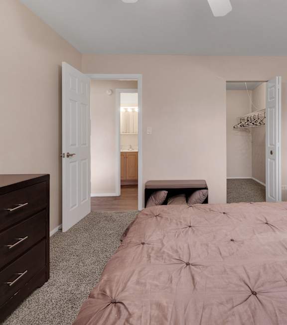 Bedroom at St Charles Square Apartments, Carol Stream, IL, 60188