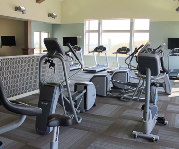 Renaissance Heights Fitness Center Apartment Rentals with indoor gym in Williston, North Dakota