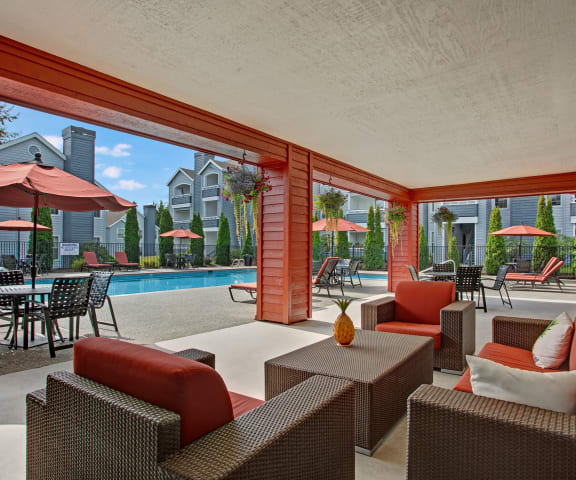 Breckenridge outdoor pool Apartments in Everett, WA