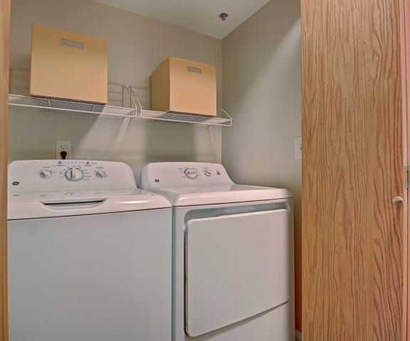 Foster Greens Laundry Apartments in Tukwila, WA