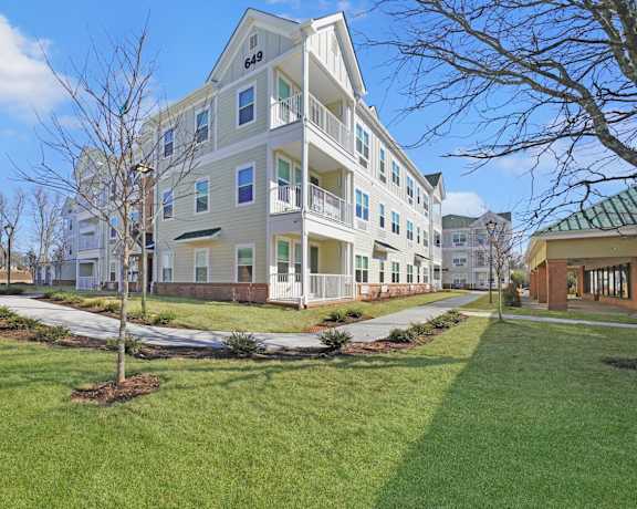 Exterior Building View at The Franklin at Hillsborough Apartments, New Jersey, 08844