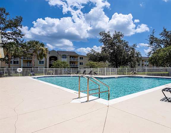 the preserve at ballantyne commons pool apartments