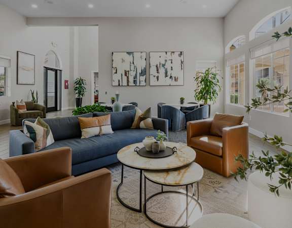 Resident clubhouse social area - Sonterra Apartments at Paradise Valley