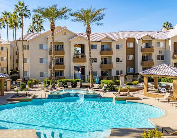 Resort-style swimming pool - Sonterra Apartments at Paradise Valley