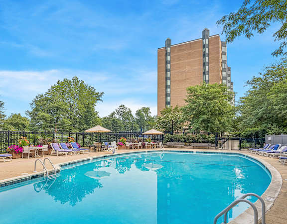 Resort-style swimming pool - Hill House at Chestnut HIll
