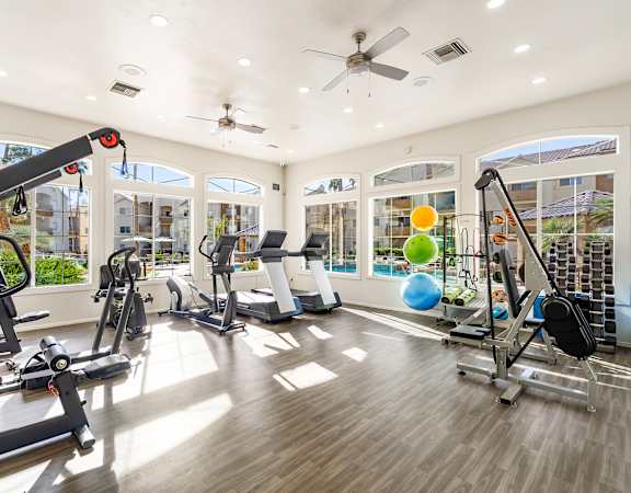 24-hour state-of-the-art fitness center - Sonterra Apartments at Paradise Valley