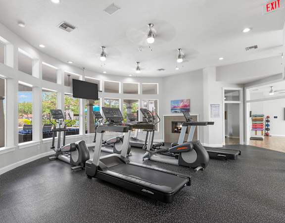 Fitness center - Egret's Landing Apartments
