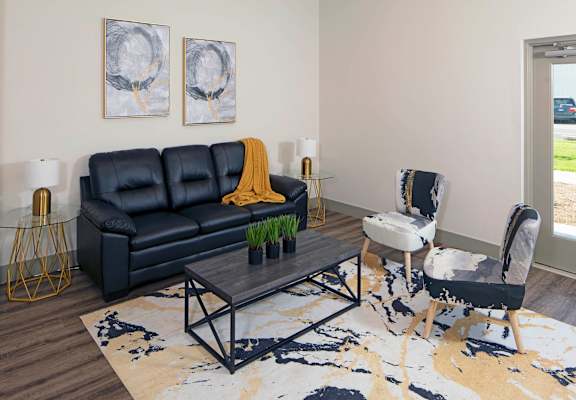 Living Area at Gladstone Apartments, Columbus, IN