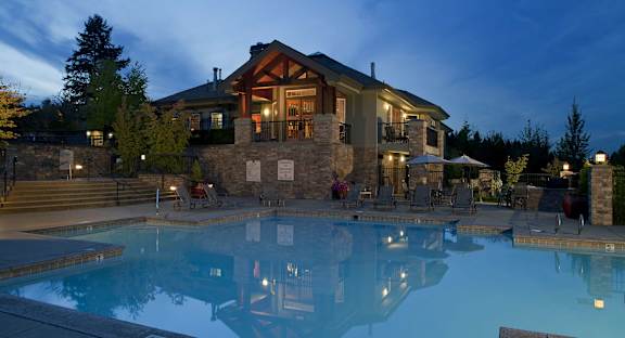 Evening photo of the pool at Boulder Creek Apartments