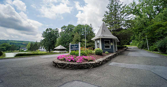 Outside View at Woodbury, Woodbury, CT, 06798