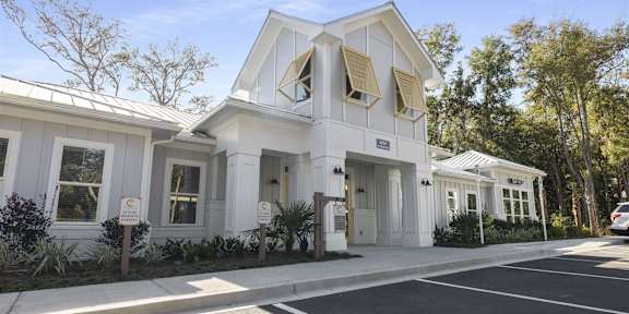 Exquisite Exterior View with Parking Lot at Park Circle Village Apartments, North Charleston, 29405