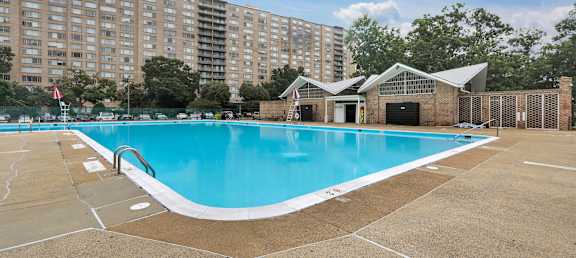 A large swimming pool in front of a building at Ashlawn at Southern Towers, Alexandria, VA, 22311