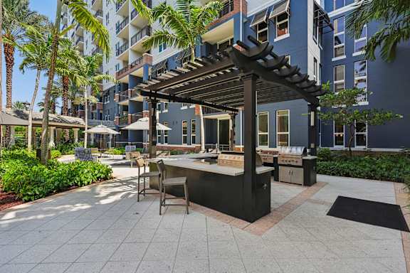Outdoor Grilling Space at One Plantation Apartments in Plantation, FL 33324