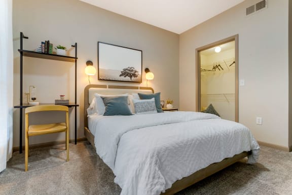 a bedroom with a large bed and a mirror at Summerwind in Pearland, TX 77584
