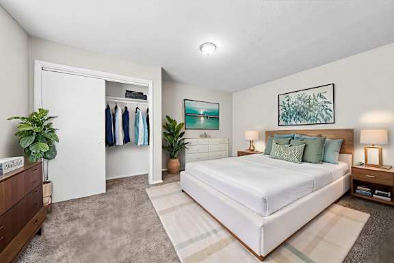 Classic Bedroom at Signature Collection, Tuscaloosa, 35405