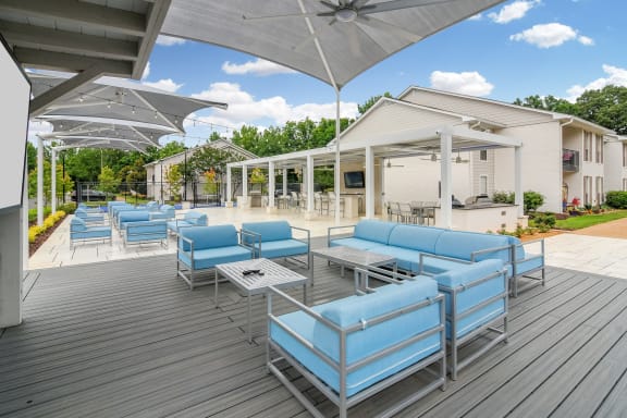 Outdoor Lounge Area at Cambridge Station Apartment Homes, MS, 38655