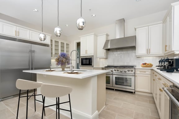 Fully Equipped Kitchen With Ample Storage at The Heights at Park Lane, Dallas, TX, Texas, 75231