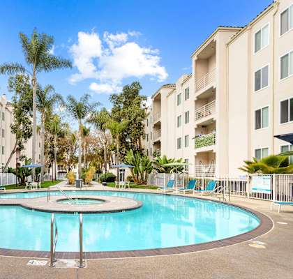 Large Pool at La Regencia Apartments, California