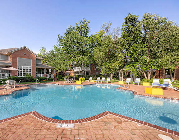 Resort-style swiming pool - Belle Harbour Apartments