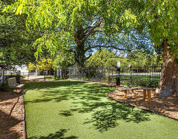 Pet-friendly property with dog park - Evergreen Lenox Park